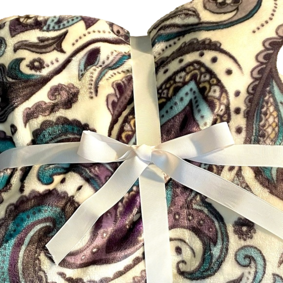 Life Comfort Other - Life Comfort Plush Throw Blanket